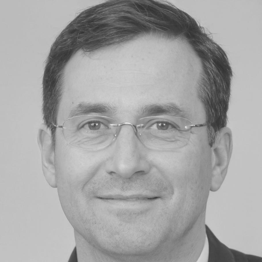 Marcus Weber, Leitender Finanzanalyst
